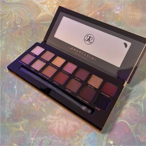 NWT + Box Anastasia Beverly Hills Soft Glam Eyeshadow Palette
